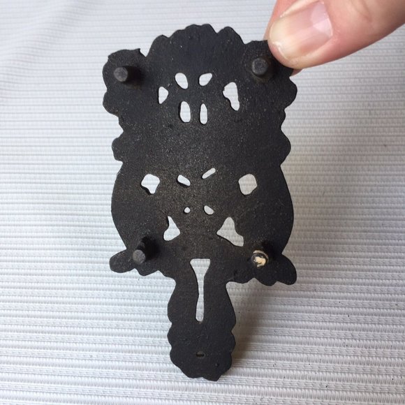 Small Cast Iron Metal Trivet Wall Hanging Spoon Rest Floral Flower Painted Vtg - Picture 4 of 12